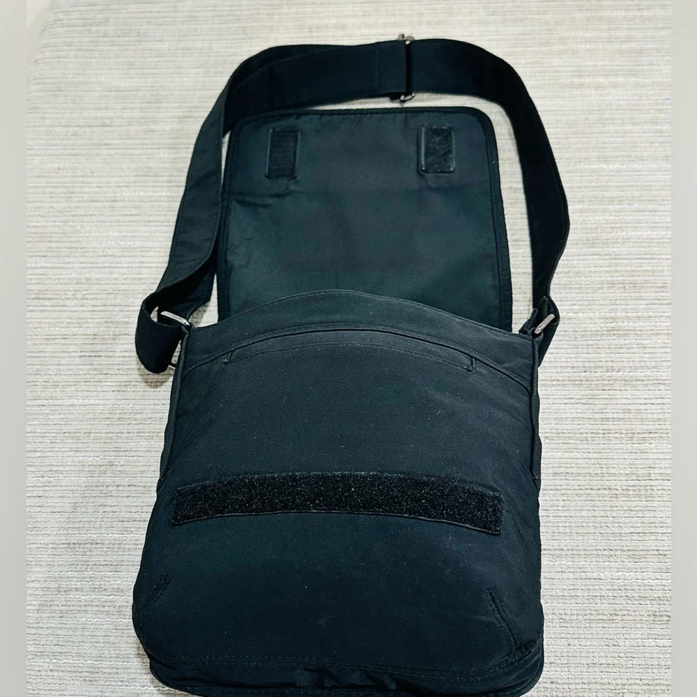 Fossil Crossbody Purse Black Nylon Messenger Bag‎ Y2K Travel Lightweight